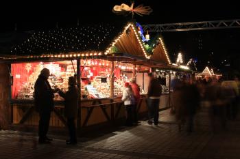 Edinburgh Christmas at night 04-12-07