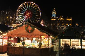 Edinburgh Christmas at night 04-12-07