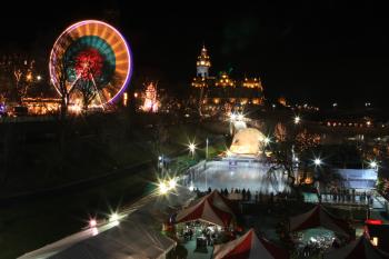 Edinburgh Christmas at night 04-12-07